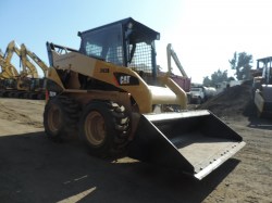 minicargador-caterpillar-242B-serie0682-11