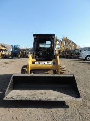 minicargador-caterpillar-242B-serie0682-12