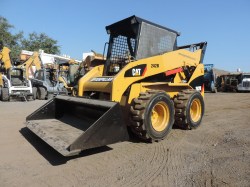 minicargador-caterpillar-242B-serie0682-1