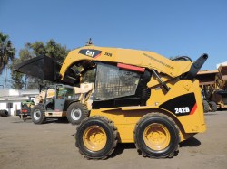 minicargador-caterpillar-242B-serie0682-20