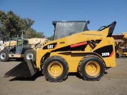 minicargador-caterpillar-242B-serie0682-2