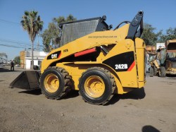 minicargador-caterpillar-242B-serie0682-3