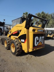 minicargador-caterpillar-242B-serie0682-4