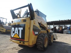 minicargador-caterpillar-242B-serie0682-7