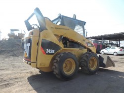 minicargador-caterpillar-242B-serie0682-8