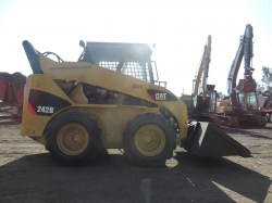 minicargador-caterpillar-242B-serie0682-9