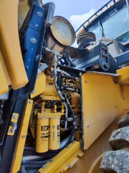 payloader-caterpillar-966k-0239-8.jfif